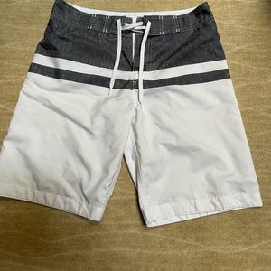 Old Navy Mens Swim Trunks, Small, White & Gray.